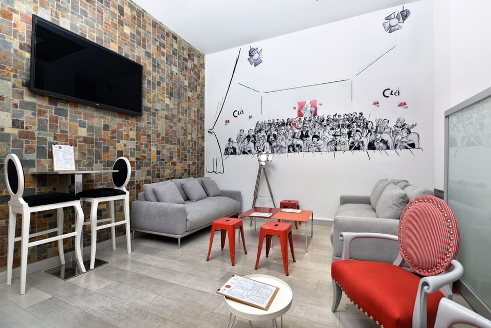 Lobby lounge