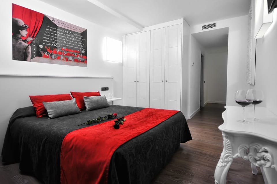 Superior Double Room | In-room safe, desk, blackout drapes, soundproofing