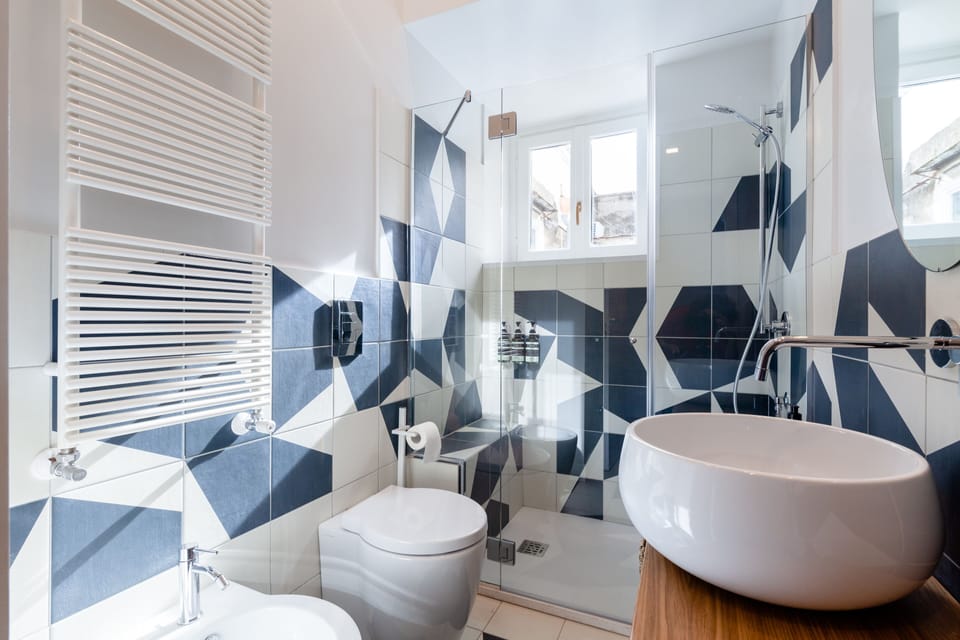 Panoramic Condo | Bathroom | Shower, free toiletries, hair dryer, bidet