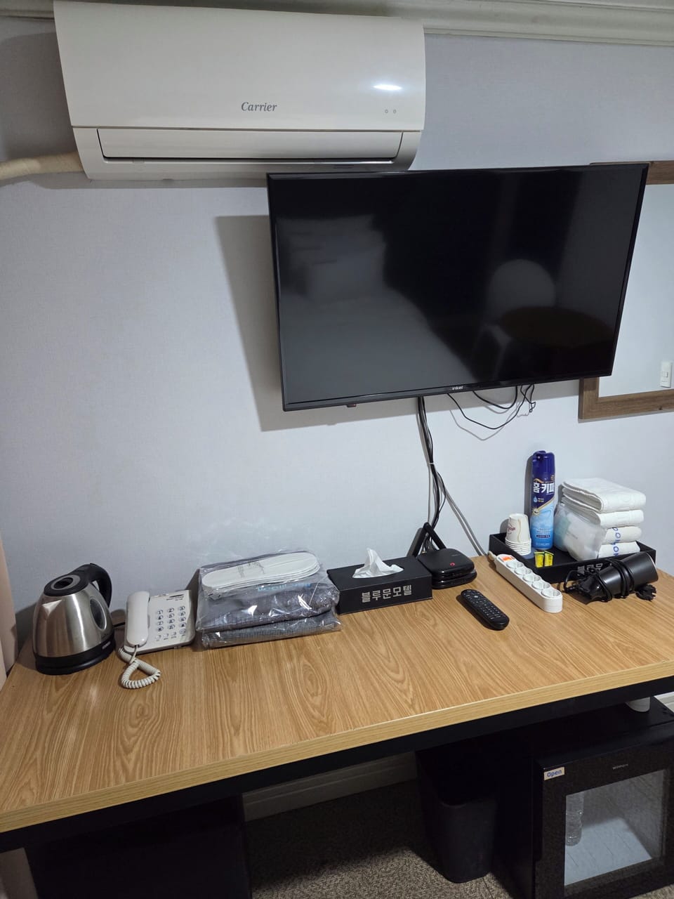 Standard Double Room | Laptop workspace, free WiFi