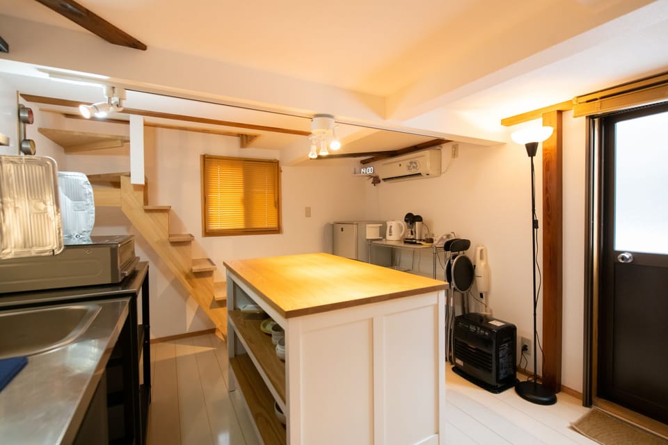 Design Villa, Pets Allowed | Laptop workspace, WiFi (free), bed sheets