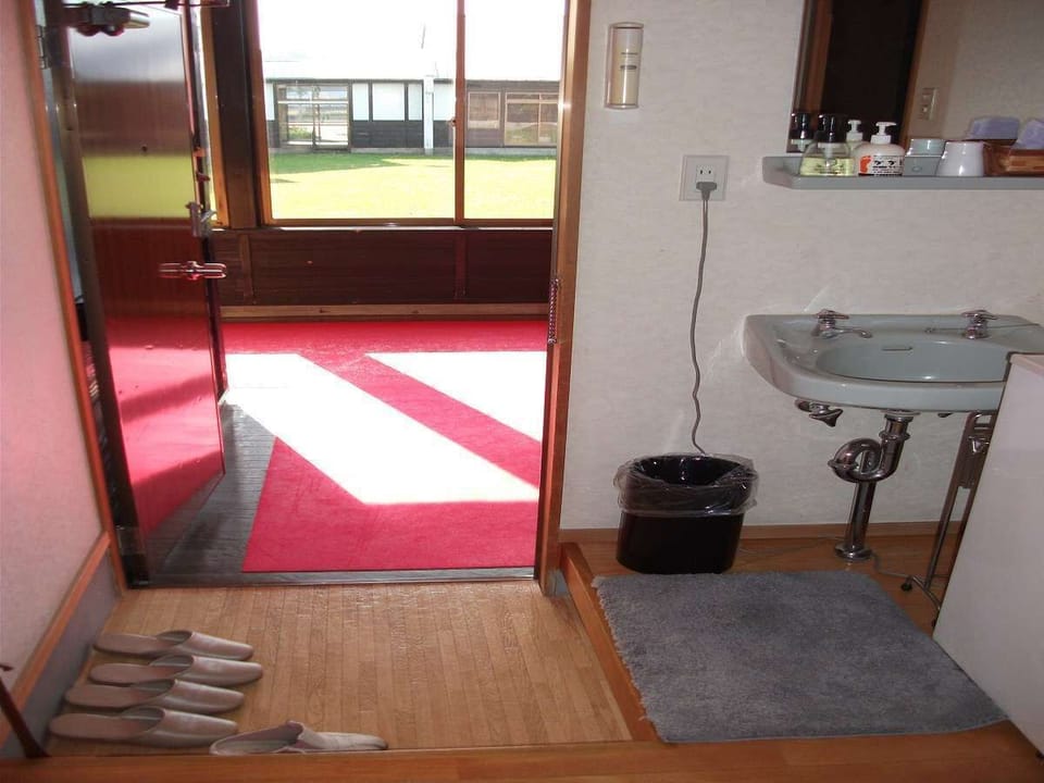 Bathroom | Free toiletries, hair dryer