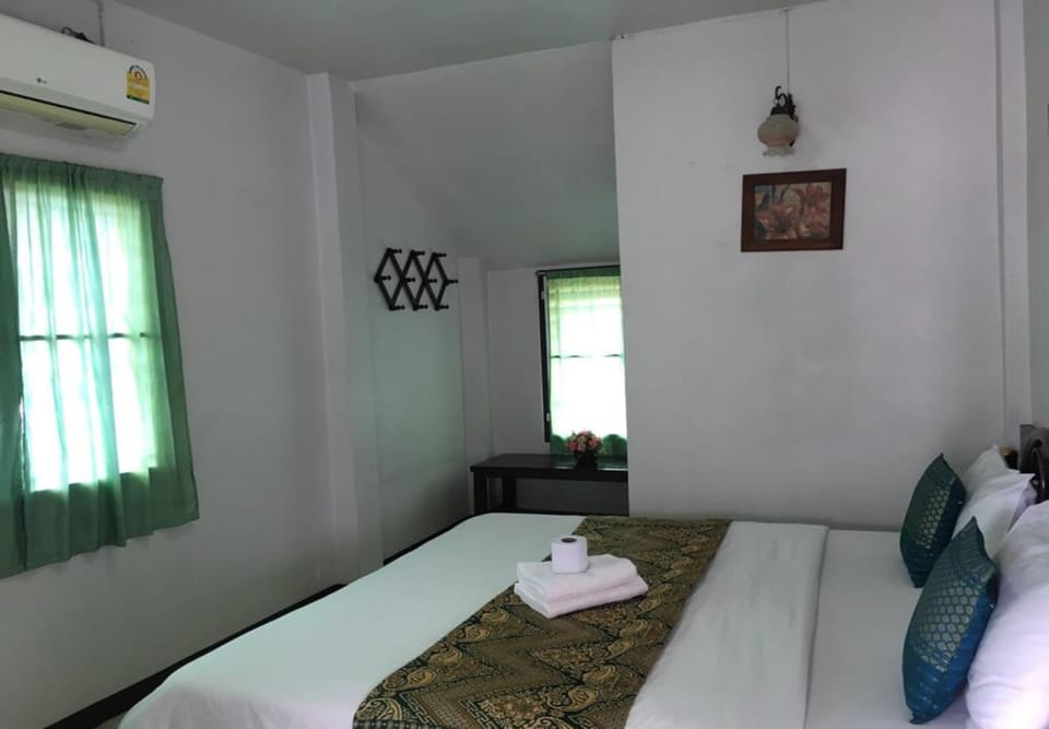 Big Bed Fan Room | Free WiFi