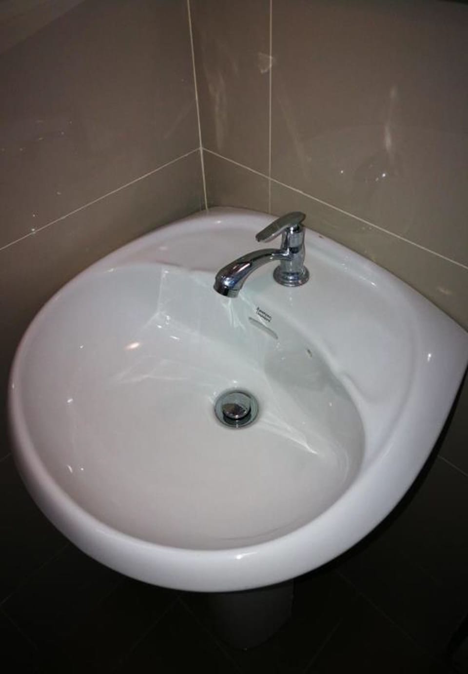 Bathroom sink