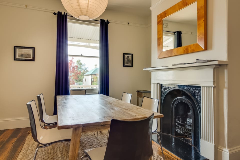 Deluxe House, 3 Bedrooms | In-room dining