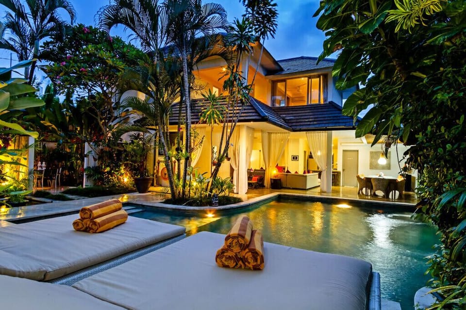 Outdoor pool, sun loungers