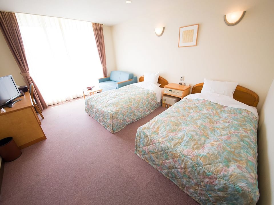Down comforters, in-room safe