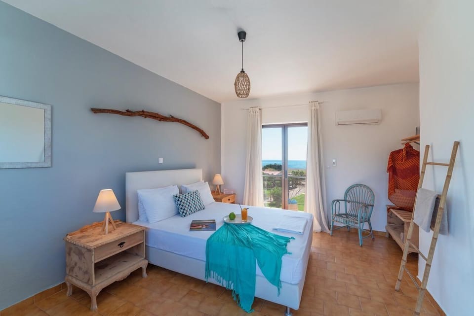 Premium Double Room, 1 Bedroom, Non Smoking, Oceanfront | Egyptian cotton sheets, premium bedding, down comforters, minibar