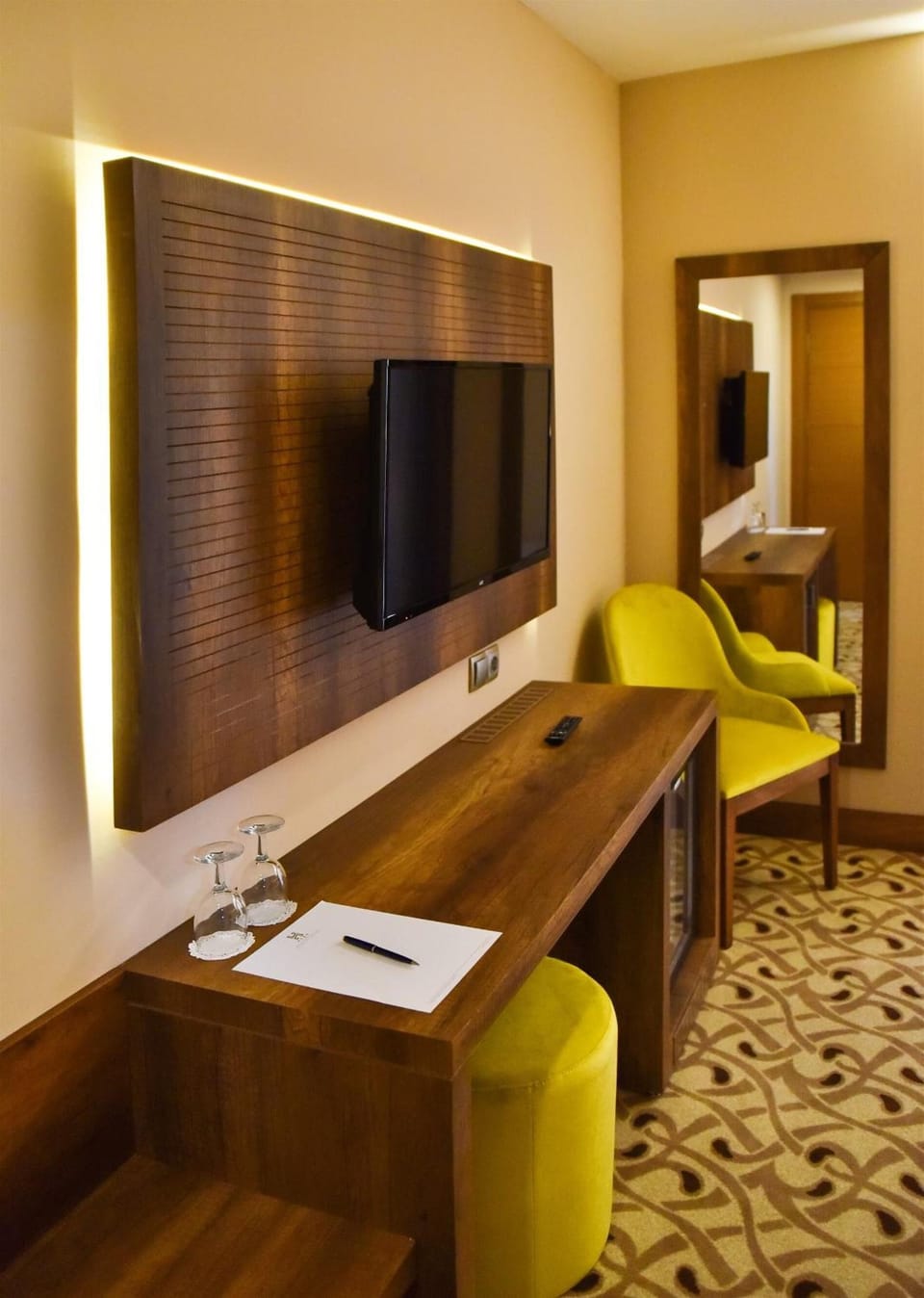 Minibar, in-room safe, desk, free WiFi
