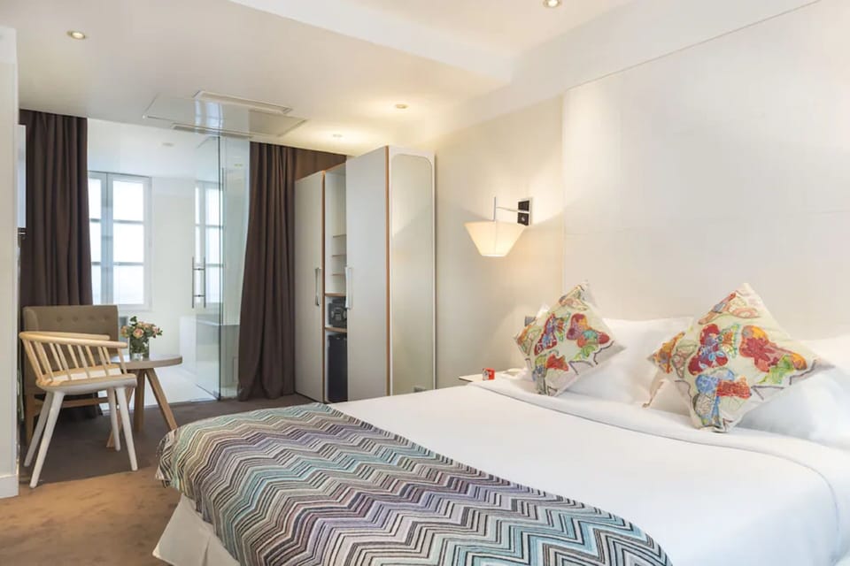 Premium bedding, down comforters, minibar, in-room safe
