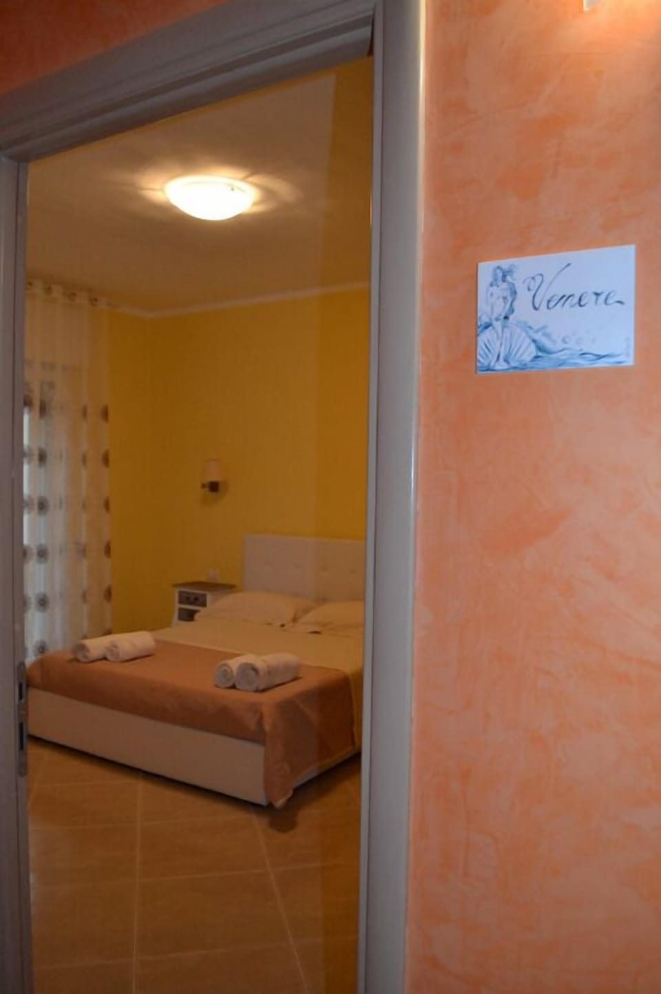 Double Room, City View | Interior detail