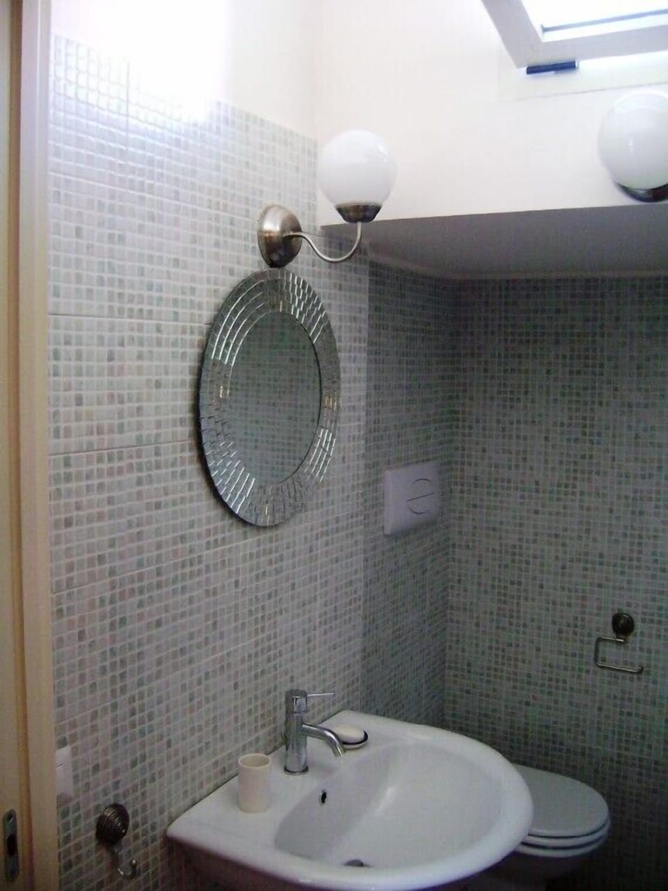 Comfort Double or Twin Room, Terrace | Bathroom | Shower, free toiletries, bidet, towels