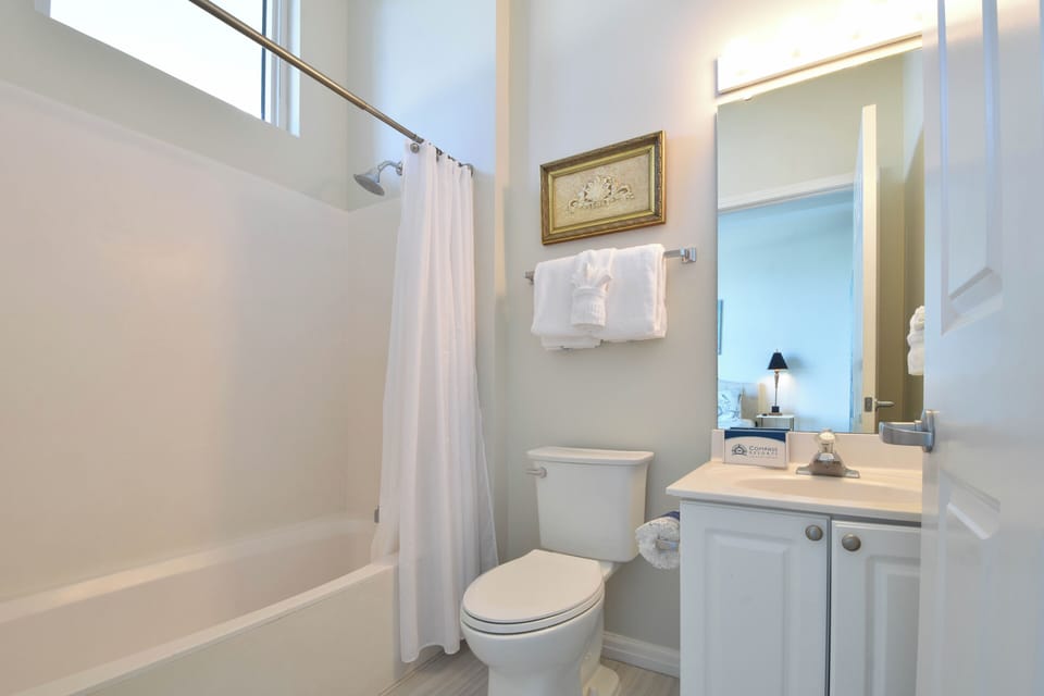Silver Shells St. Maarten 201 - Attached Guest Bathroom