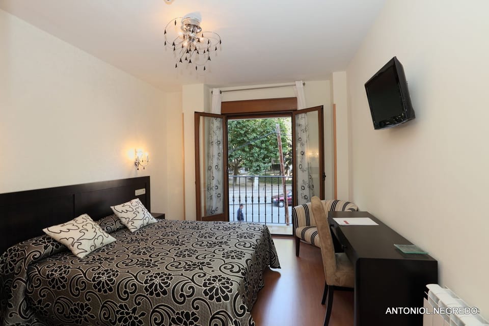Superior Double or Twin Room | Desk, blackout drapes, cribs/infant beds, rollaway beds