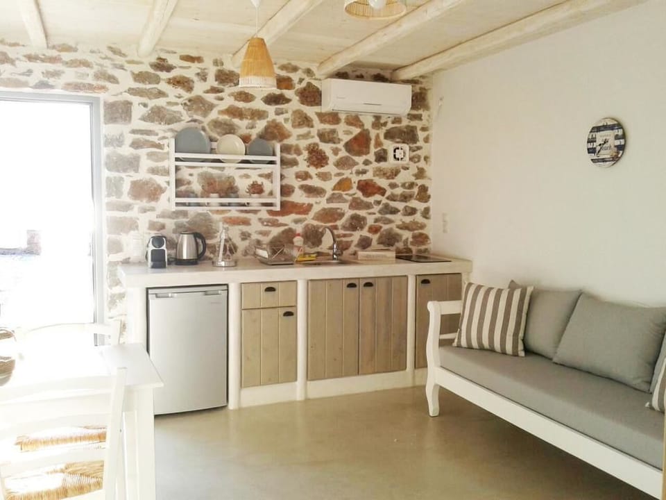 Executive Suite, Sea View | Living area | 32-inch flat-screen TV with digital channels, TV