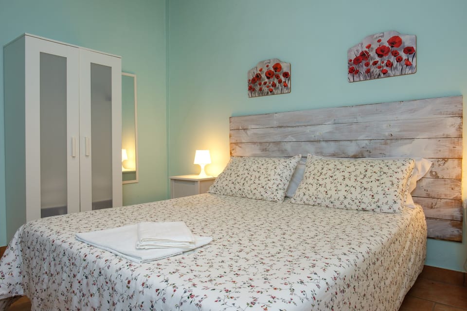 Classic Double Room | Desk, cribs/infant beds