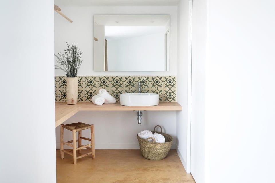 Superior Double or Twin Room, Terrace, Pool View | Bathroom | Shower, free toiletries, hair dryer, towels