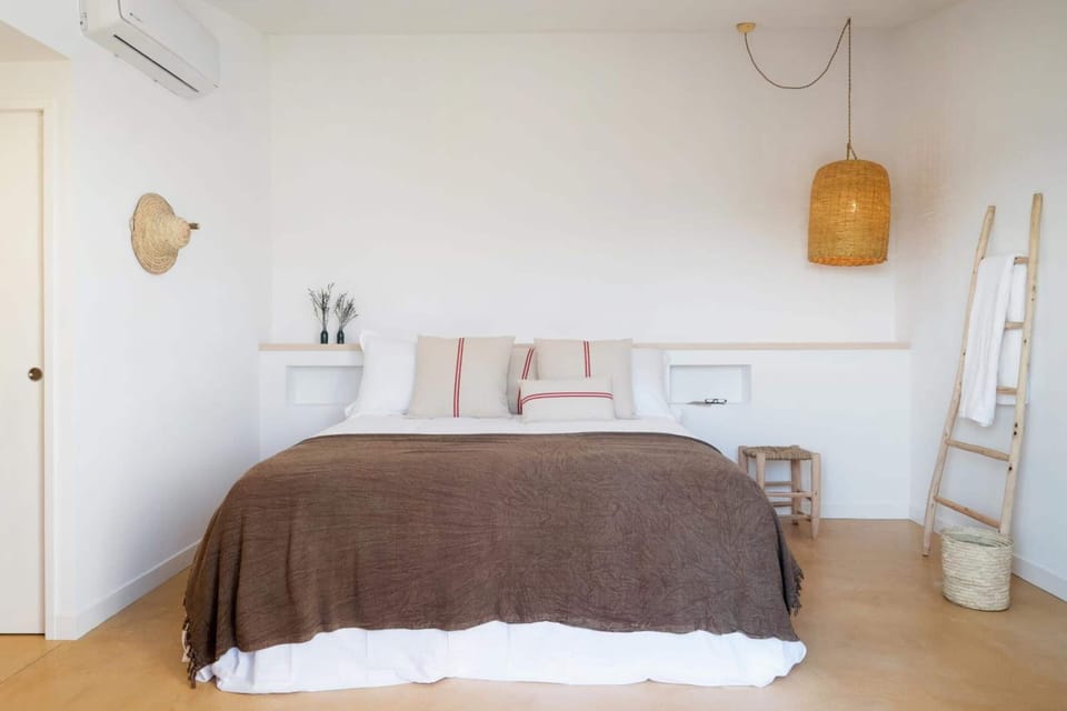 Deluxe Room, Terrace | In-room safe, blackout drapes, soundproofing, WiFi (free)