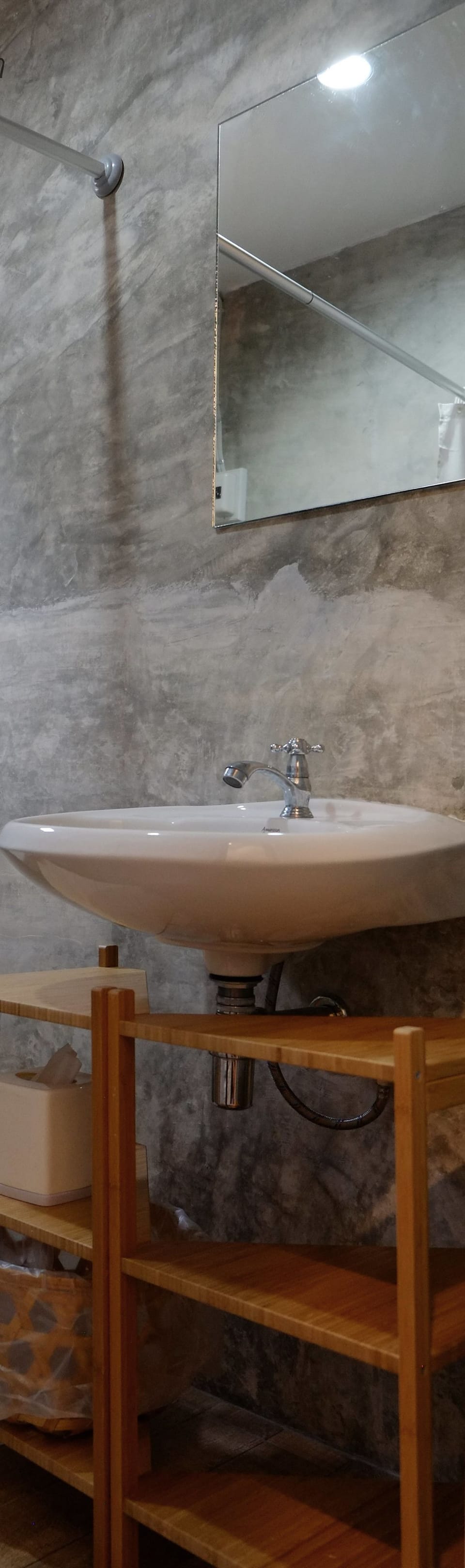 Deluxe Double Room | Bathroom sink