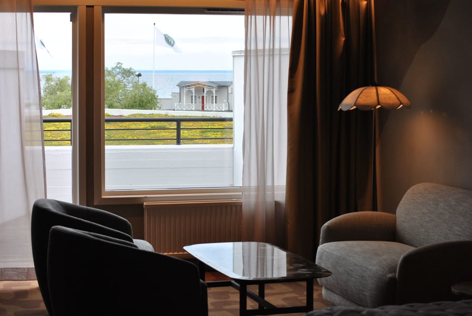 In-room safe, desk, WiFi (free), bed sheets