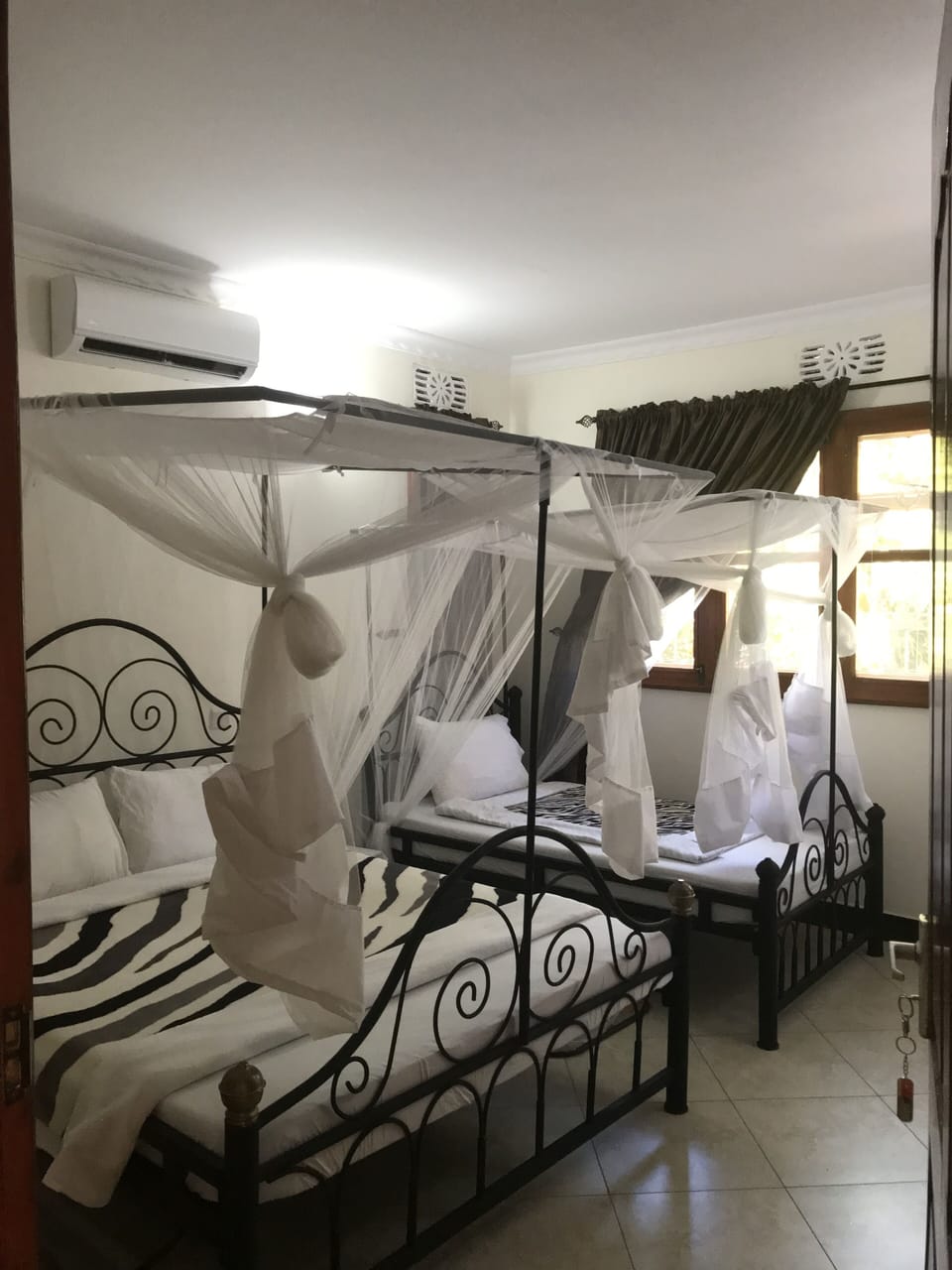 Standard Triple Room, Multiple Beds | 1 bedroom, desk, free WiFi, bed sheets