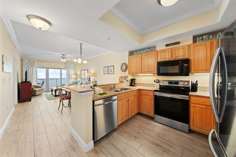 9 Crystal Tower 1705 Kitchen