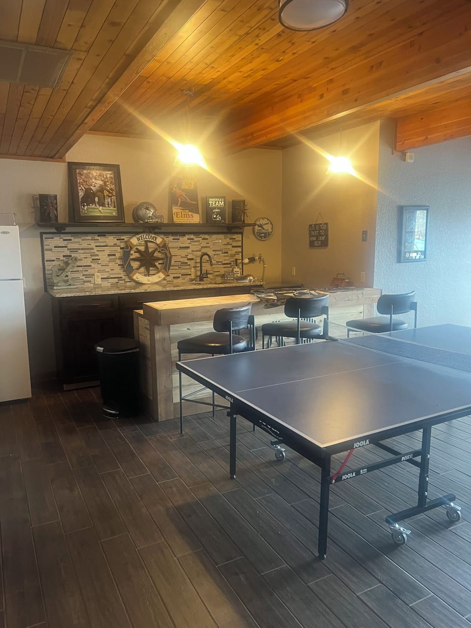 Ping pong 🏓 and bar