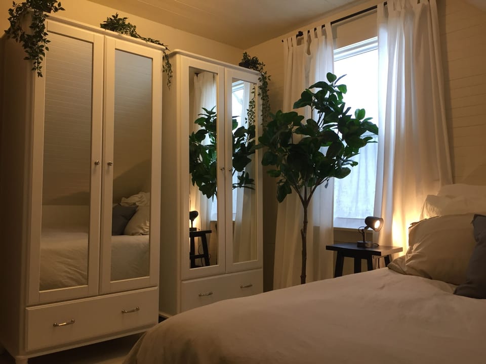 Queen Bedroom