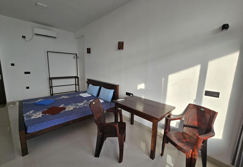 Deluxe Double Room, 1 Queen Bed, Sea View | In-room safe, individually furnished, desk, laptop workspace