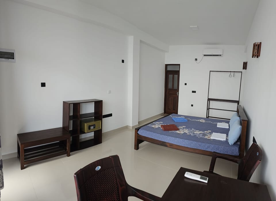 Deluxe Double Room, 1 Queen Bed, Sea View | In-room safe, individually furnished, desk, laptop workspace