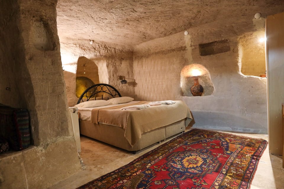Elite 3 Kisilik Sarkkoseli Oda | In-room safe, soundproofing, WiFi (free)