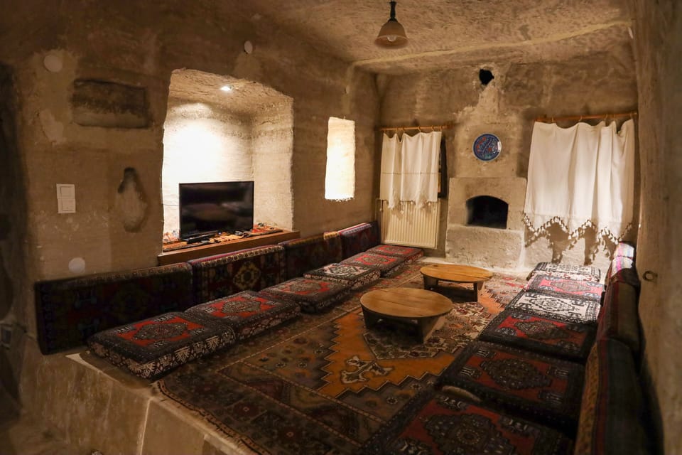 Elite 3 Kisilik Sarkkoseli Oda | Living area