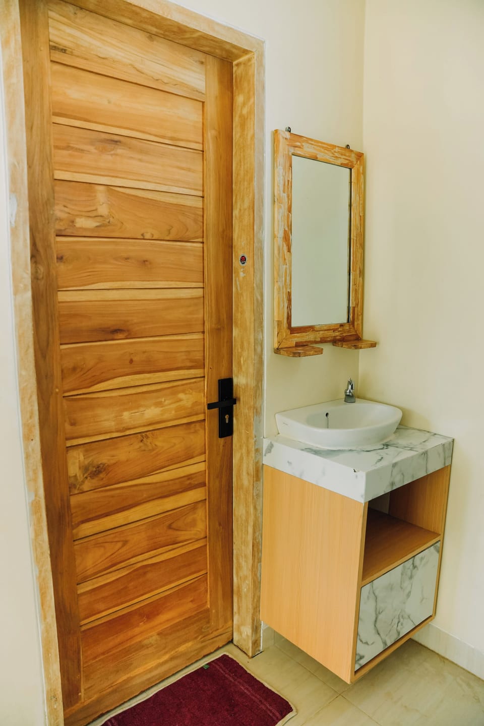 Deluxe Double Room | Bathroom | Shower, free toiletries, soap, toilet paper