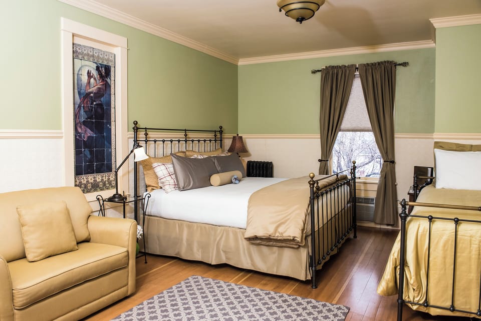 Room, Deluxe King, Non Smoking | Individually decorated, individually furnished, laptop workspace