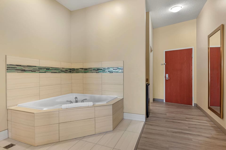 Desk, blackout drapes, iron/ironing board, free WiFi