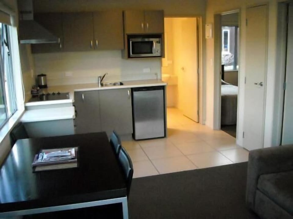 Fridge, microwave, stovetop