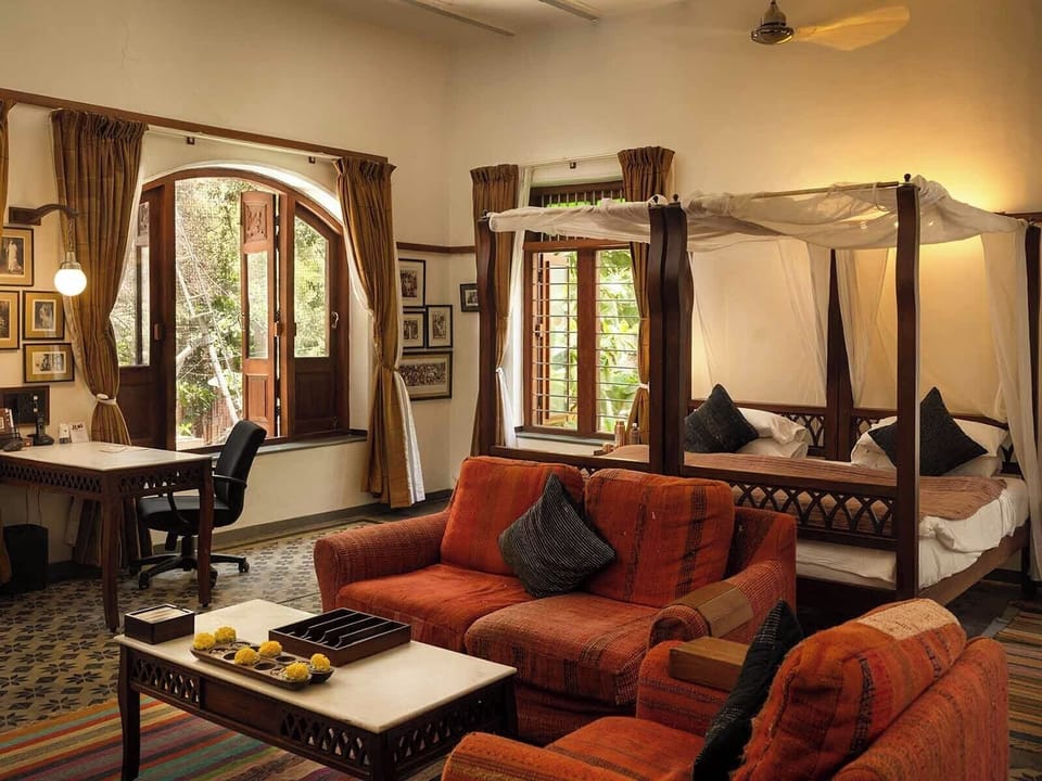 Heritage Grand Magnum | Living area | 32-inch LED TV with satellite channels, TV