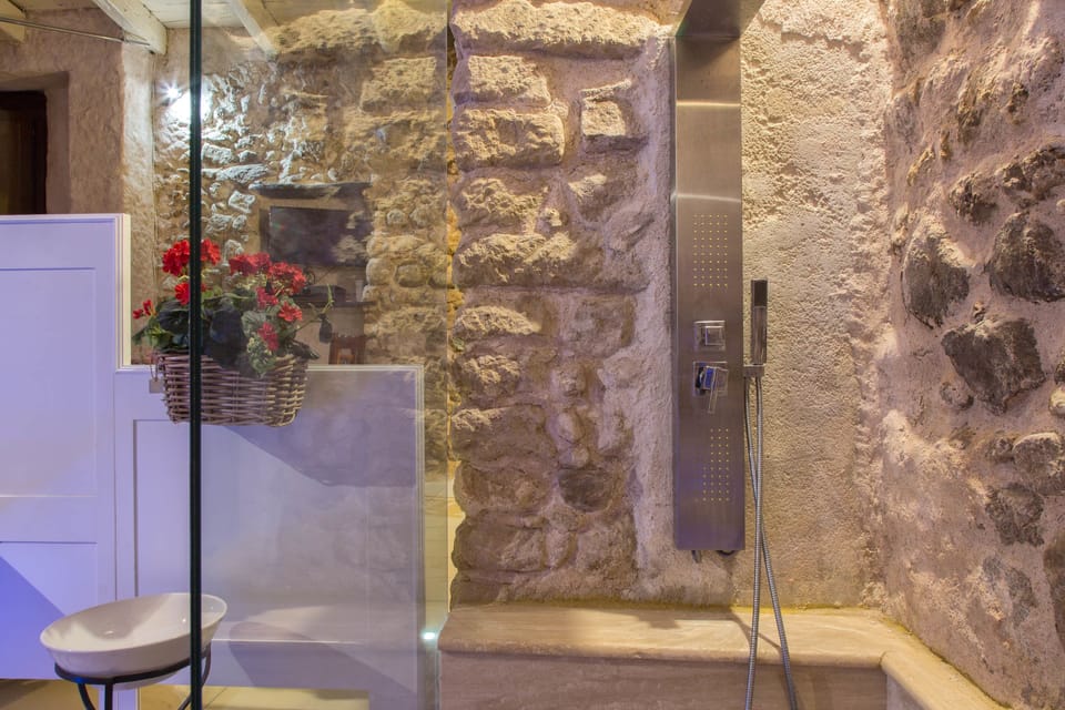 Junior Studio Suite, 1 Queen Bed, Ground Floor | In-room safe, desk, free WiFi, bed sheets