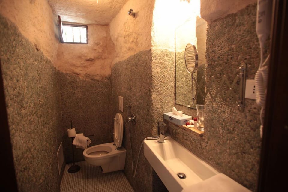 Junior Studio Suite, 1 Queen Bed, Ground Floor | Bathroom | Shower, hair dryer, towels, soap