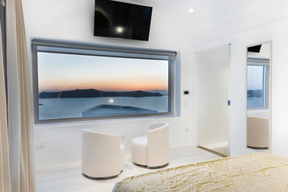 Minibar, in-room safe, soundproofing, iron/ironing board