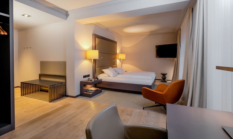 Suite, 1 Bedroom, Accessible | Minibar, in-room safe, desk, soundproofing