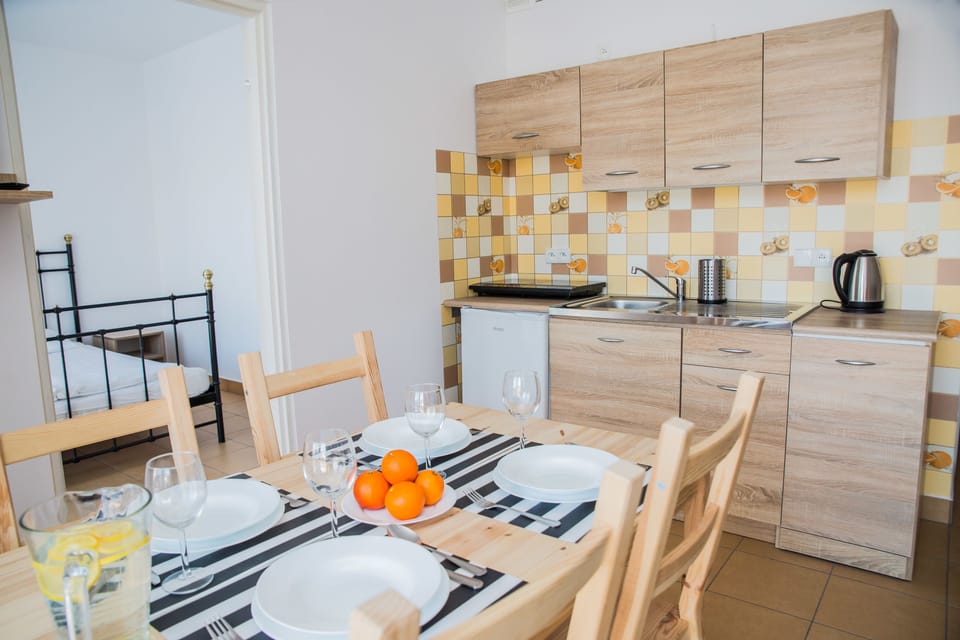 Apartment, 1 Bedroom, Terrace | Private kitchenette | Fridge, stovetop, coffee/tea maker, electric kettle