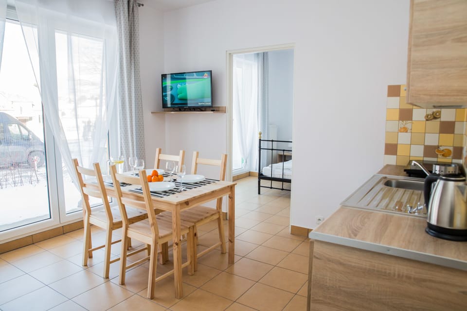 Apartment, 1 Bedroom, Terrace | In-room dining