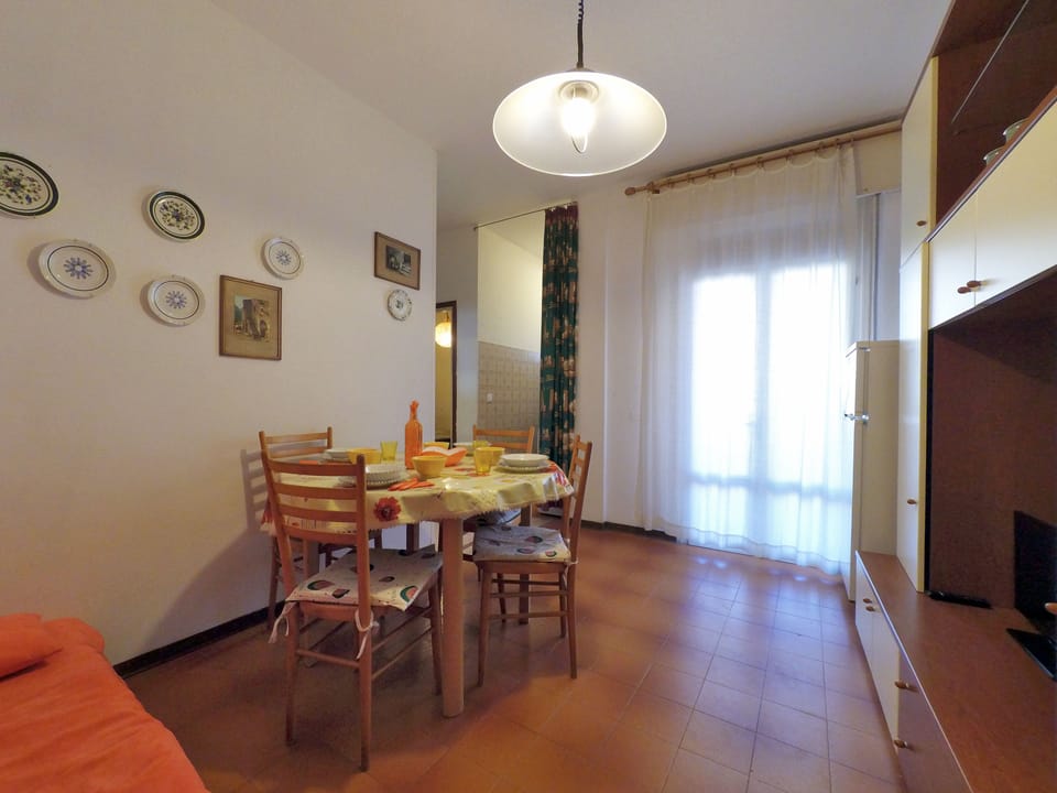 Apartment, 2 Bedrooms | In-room dining