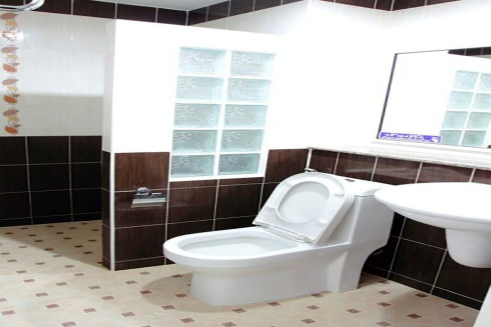 Standard Room | Bathroom | Shower, free toiletries, towels
