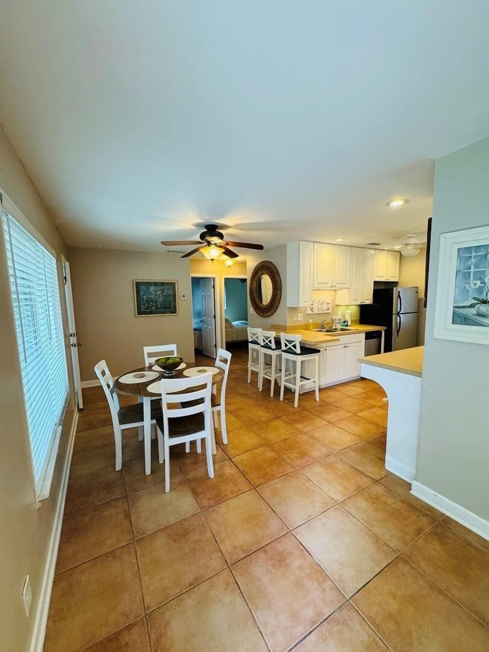 Apartment, 2 Bedrooms | Dining