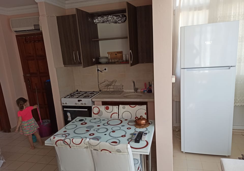 Basic Condo | Desk, laptop workspace, free WiFi, bed sheets