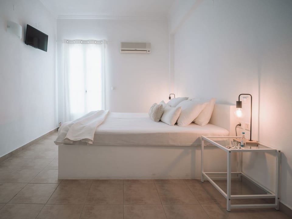 Basic Room, 1 Bedroom | Iron/ironing board, free WiFi, bed sheets