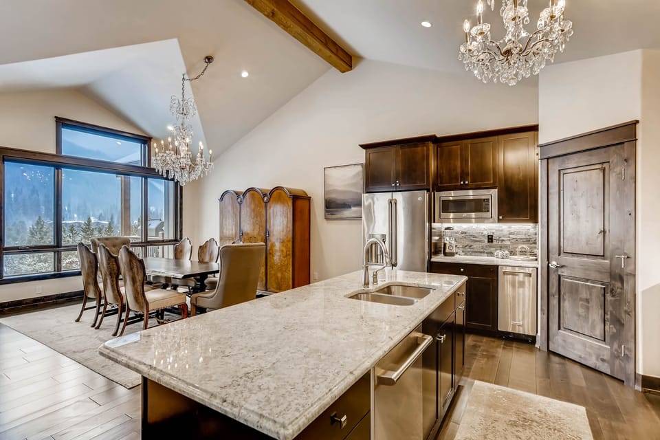 Townhome, 3 Bedrooms | Private kitchen | Full-size fridge, microwave, oven, stovetop