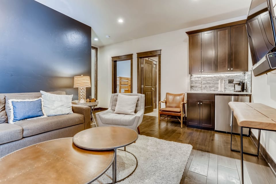 Townhome, 3 Bedrooms | Living area | Flat-screen TV, fireplace, DVD player